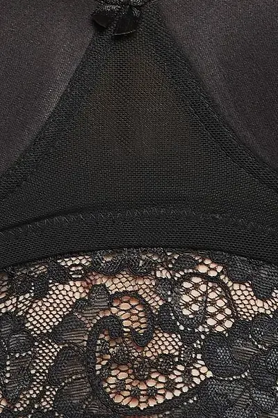 clovia-picture-non-wired-full-figure-lightly-padded-spacer-cup-bralette-in-black-lace-873364.webp