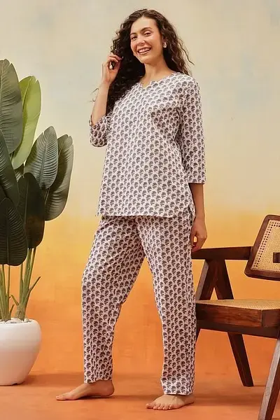 clovia-picture-floral-print-top-pyjama-set-in-blue-100-cotton-476956.webp