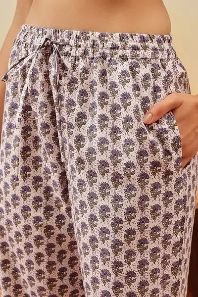 clovia-picture-floral-print-top-pyjama-set-in-blue-100-cotton-789789.webp