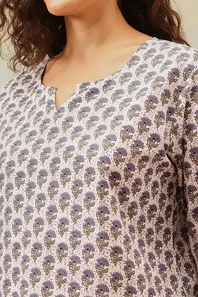 clovia-picture-floral-print-top-pyjama-set-in-blue-100-cotton-890010.webp