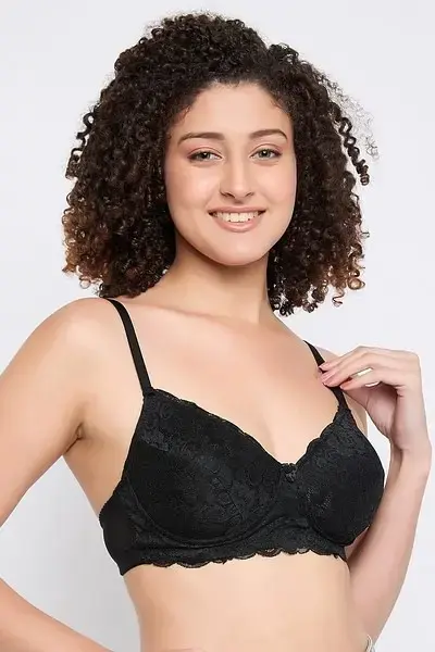 clovia-picture-padded-non-wired-full-cup-bra-in-black-lace-6-474725.webp